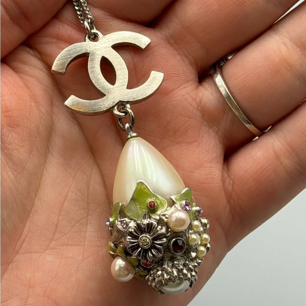 Chanel Silver-Tone CC Pearl Drop Necklace with Floral Gem Detail - Picture 4 of 8